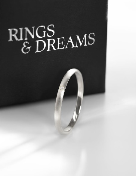 Anillo de boda clásico 2 mm oro blanco satinado con estuche marca Rings&Dreams | RD20BS1D