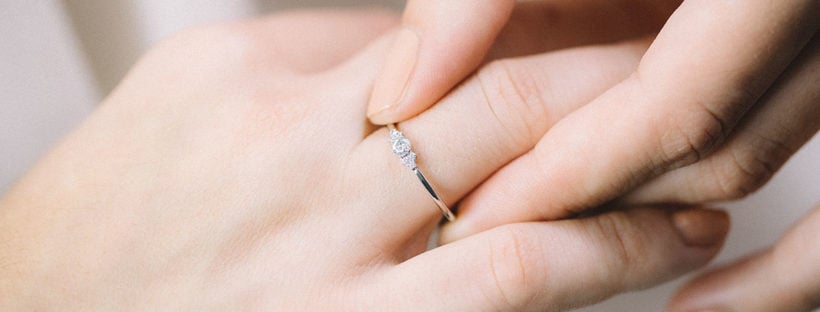 En que mano se pone el anillo de compromiso? Rings&dreams